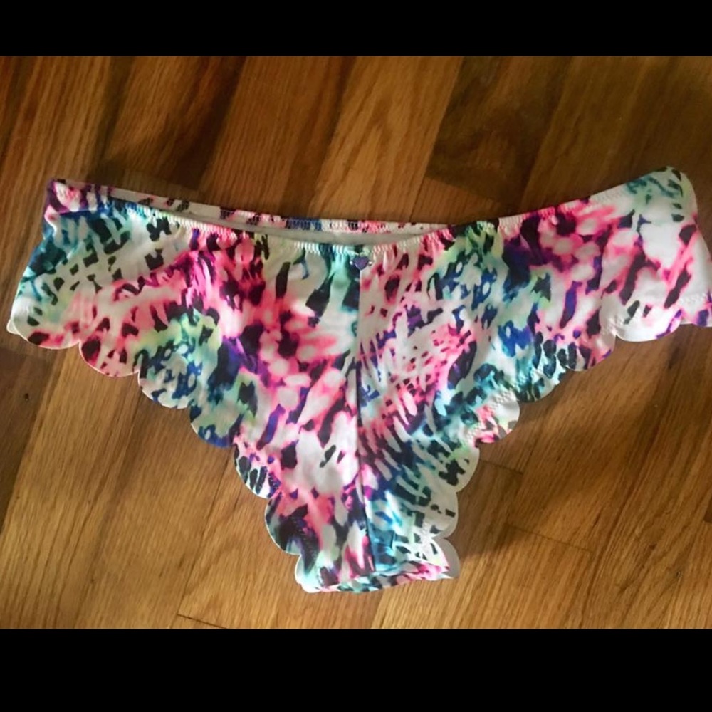 PINK scallop bottoms.